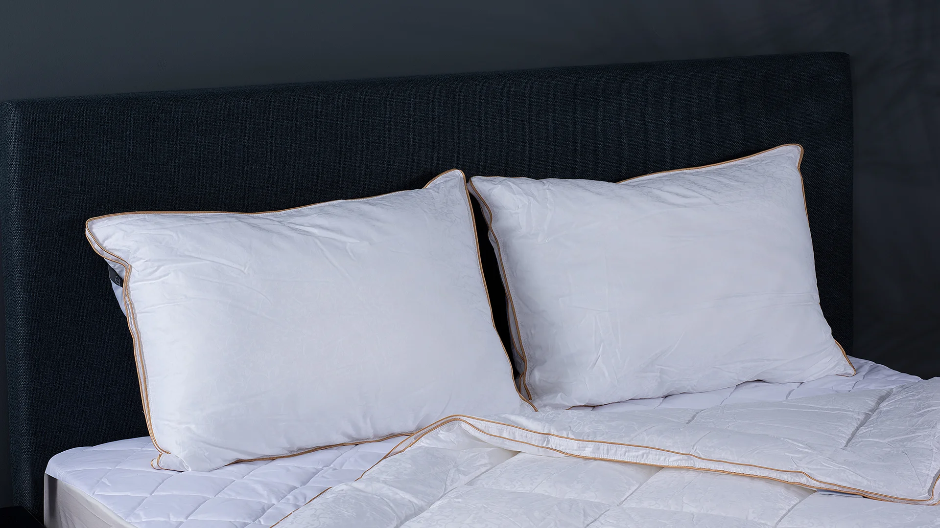 Selected подушка